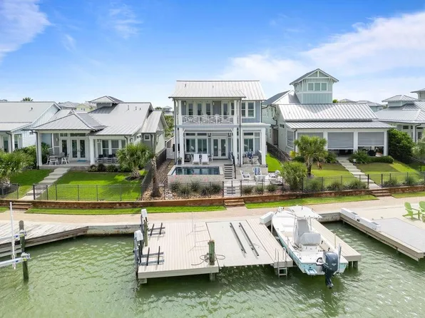 125 Reserve Ln, Rockport, TX 78382