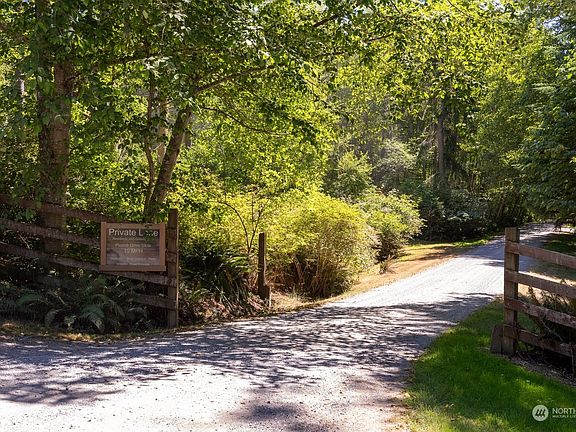 2nd image of 4045 Moraine Lane
