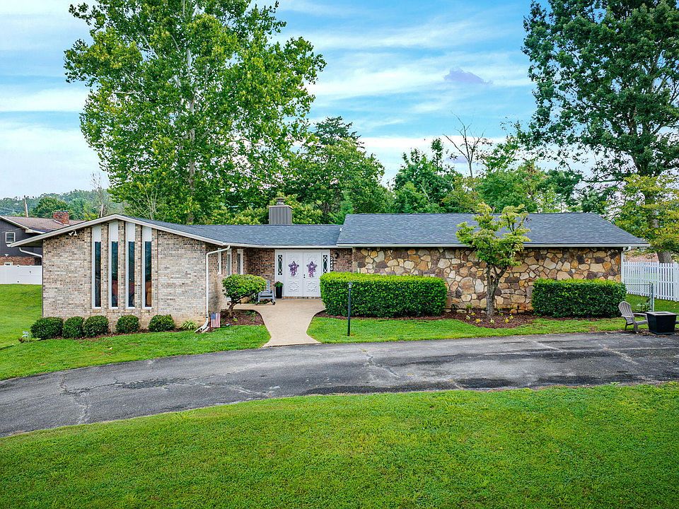 1st image of 2440 Rivermont Dr