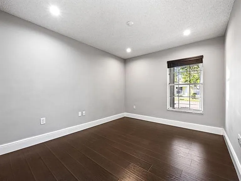 11110 SW 9th Pl — Photo 17
