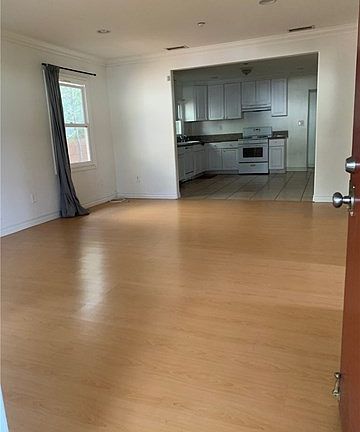 5th image of 704 W Colorado Blvd #A