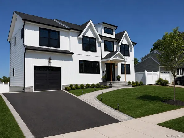 60 Westwood Road S, Massapequa Park, NY 11762