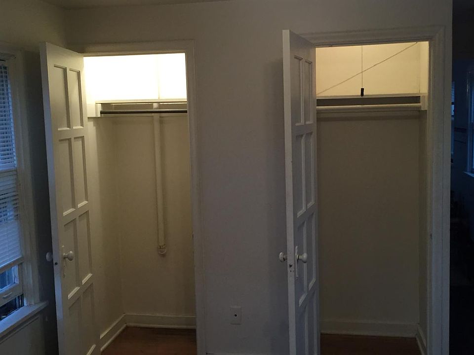 2 nice closets in bedroom 1