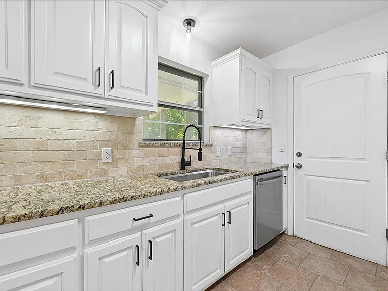 1224 S Broadway St — Photo 7