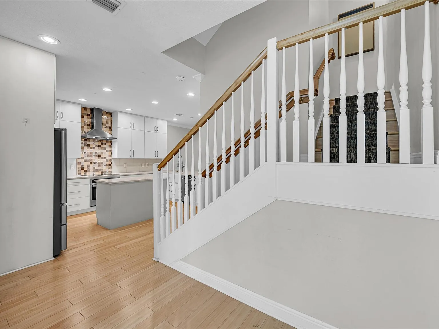 4 bed, 3.5 bath, 2652 sqft, $6,400 — Photo 3