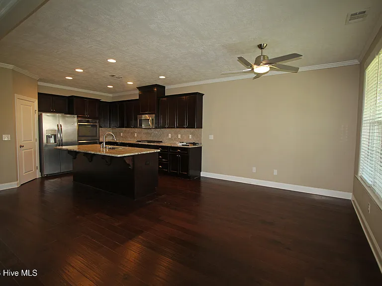 7218 Hoffman Dr — Photo 9