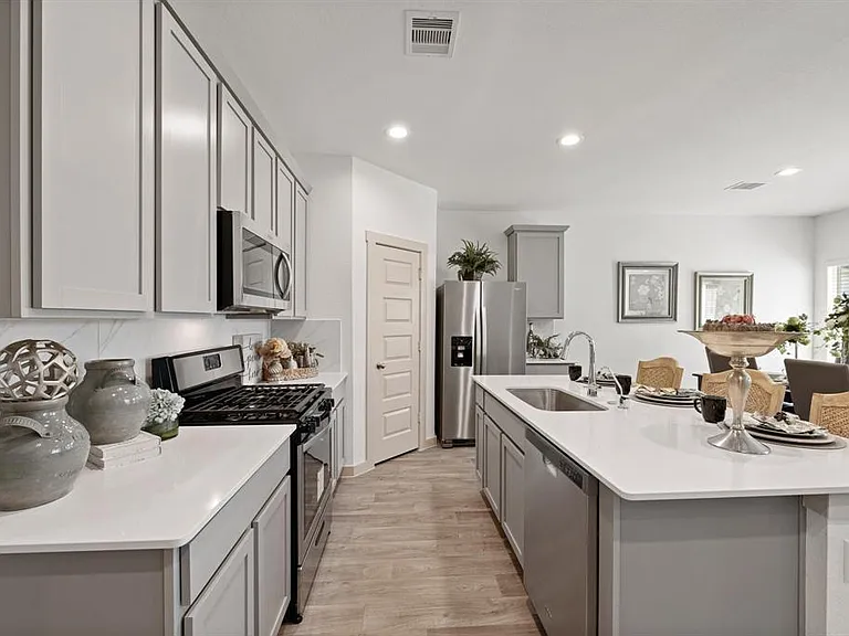 7214 Sunset Creek Dr — Photo 2