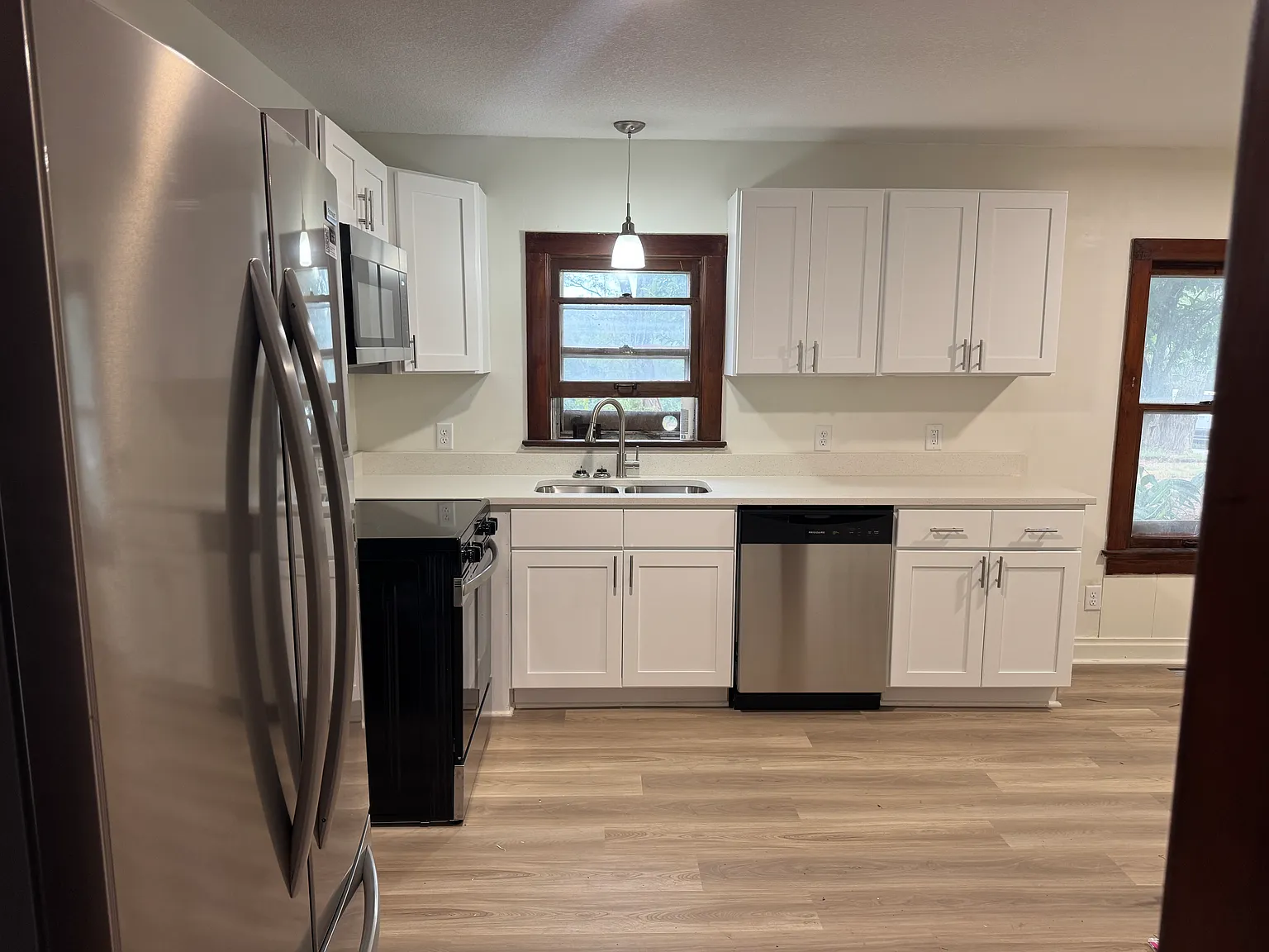3 bed, 1300 sqft, $2,250 — Photo 1