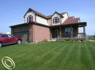 890 Island Lake Dr, Oxford, MI