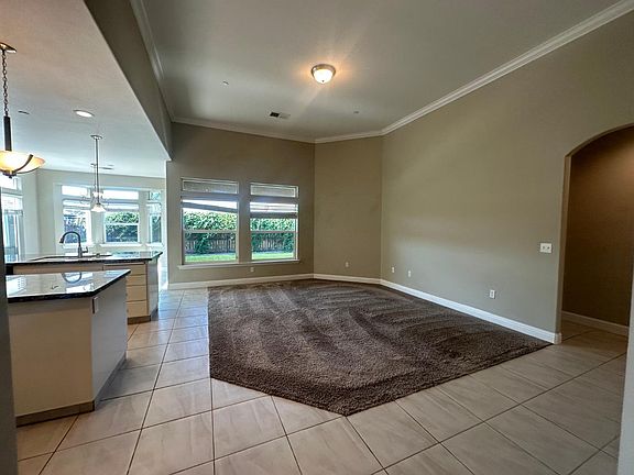 4th image of 462 Hart Dr