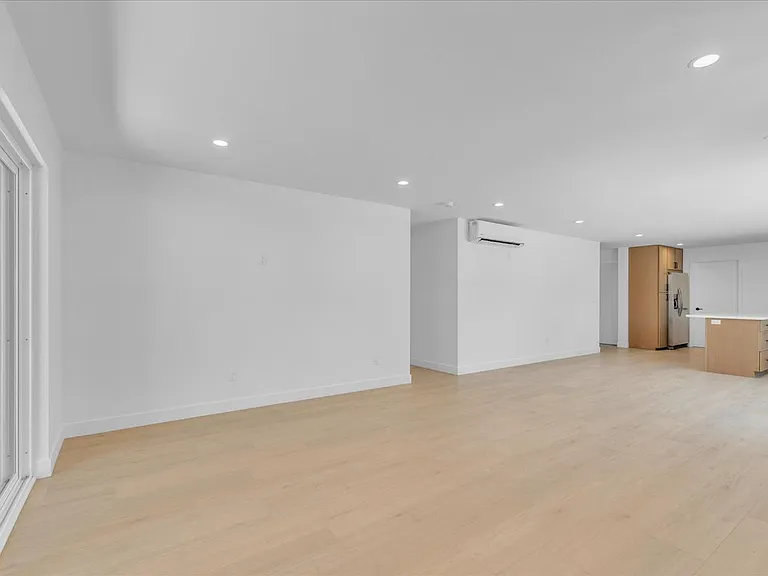 6915 Encino Ave #LOWER — Photo 14