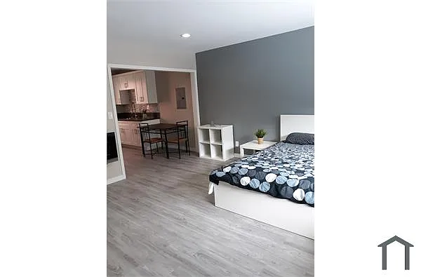 Building Photo - 417 S Kenmore Ave #4