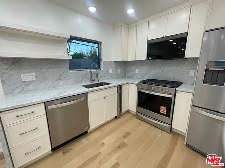 245 Windward Ave — Photo 4