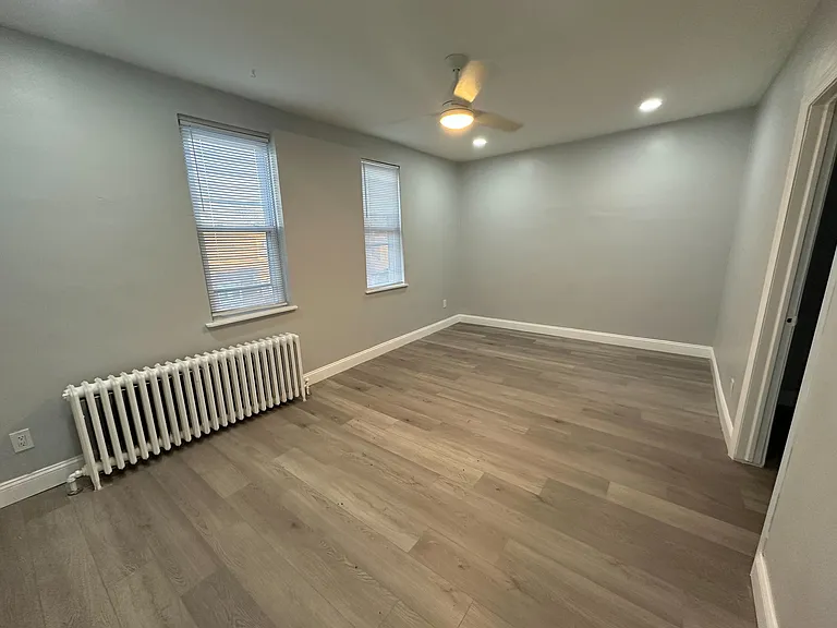 6236 Hasbrook Ave #3 — Photo 2