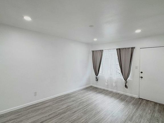 3rd image of 4051-61 Euclid Ave #D