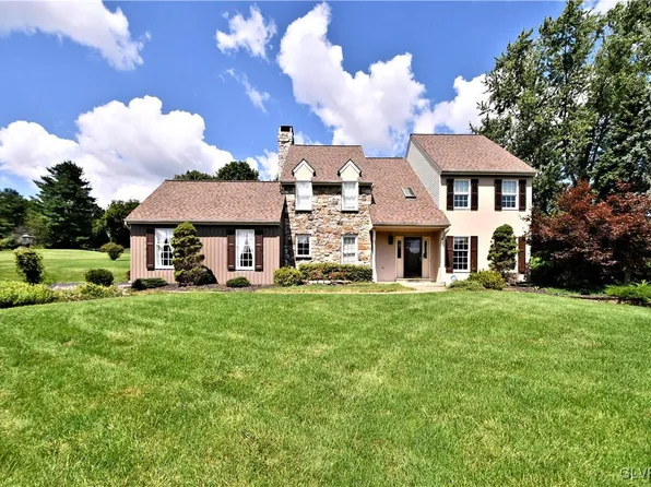 4933 Skytop Dr, Emmaus, PA 18049