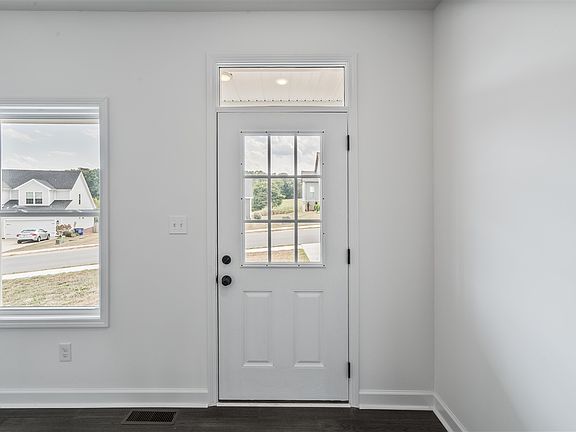 4th image of 7218 Hilliard Cir