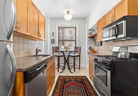 4th image of 179 E 79th St APT 2C
