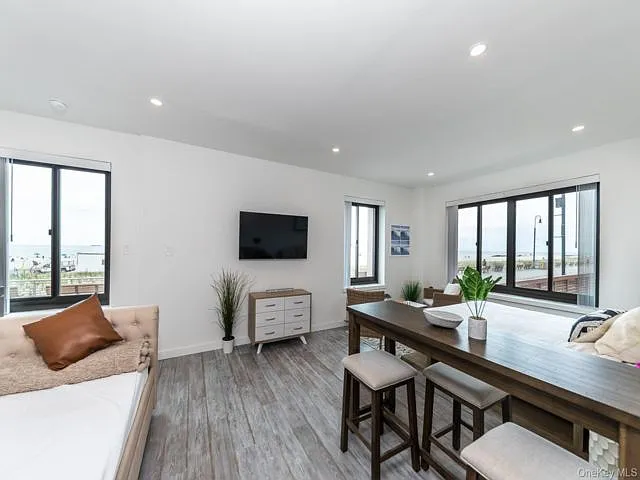 100 W Broadway #1H