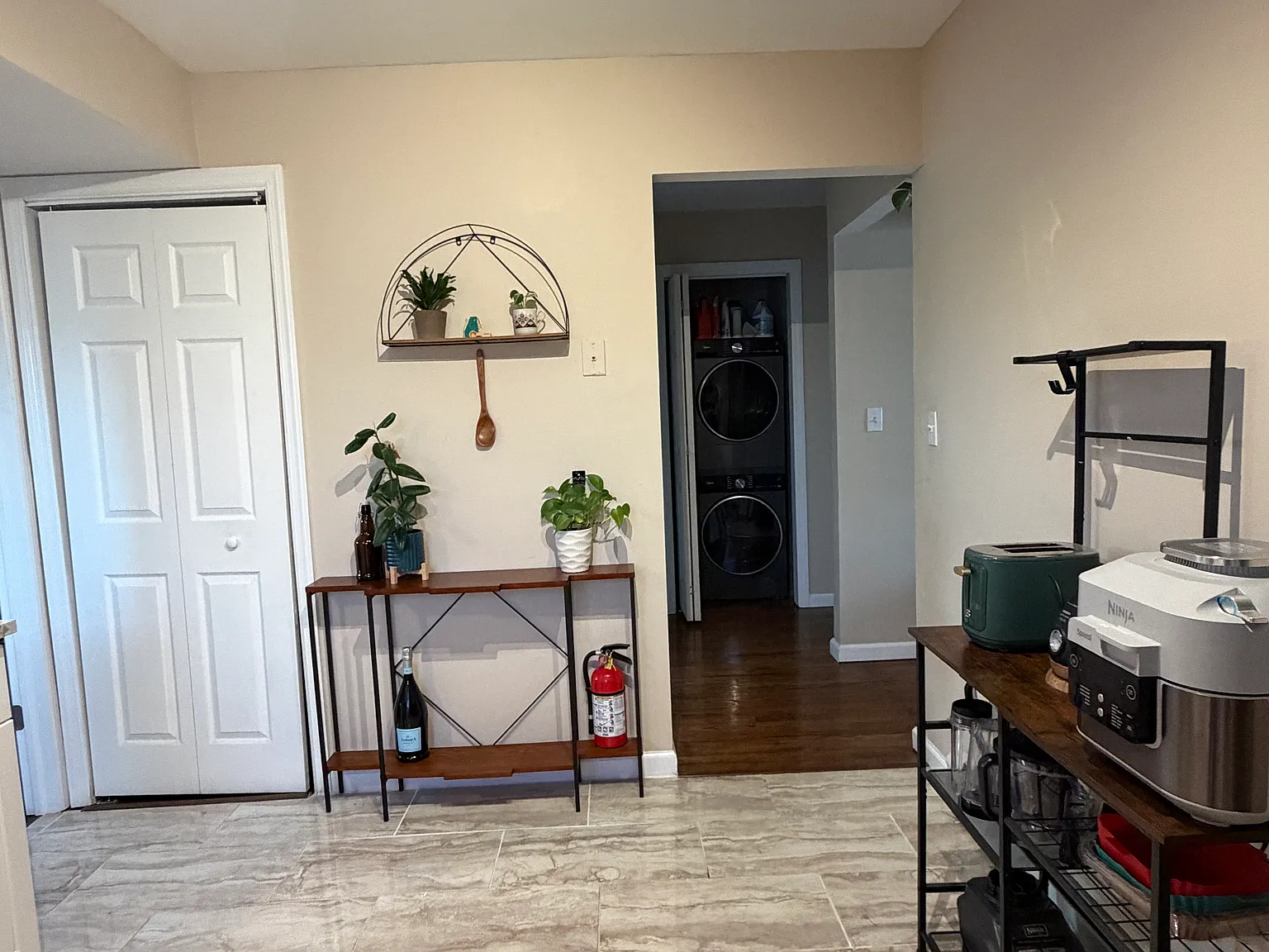 3 bed, 1200 sqft, $2,700 — Photo 4