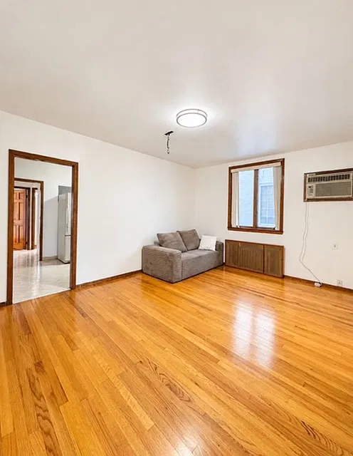 3 bed, 1100 sqft, $2,900 — Photo 2
