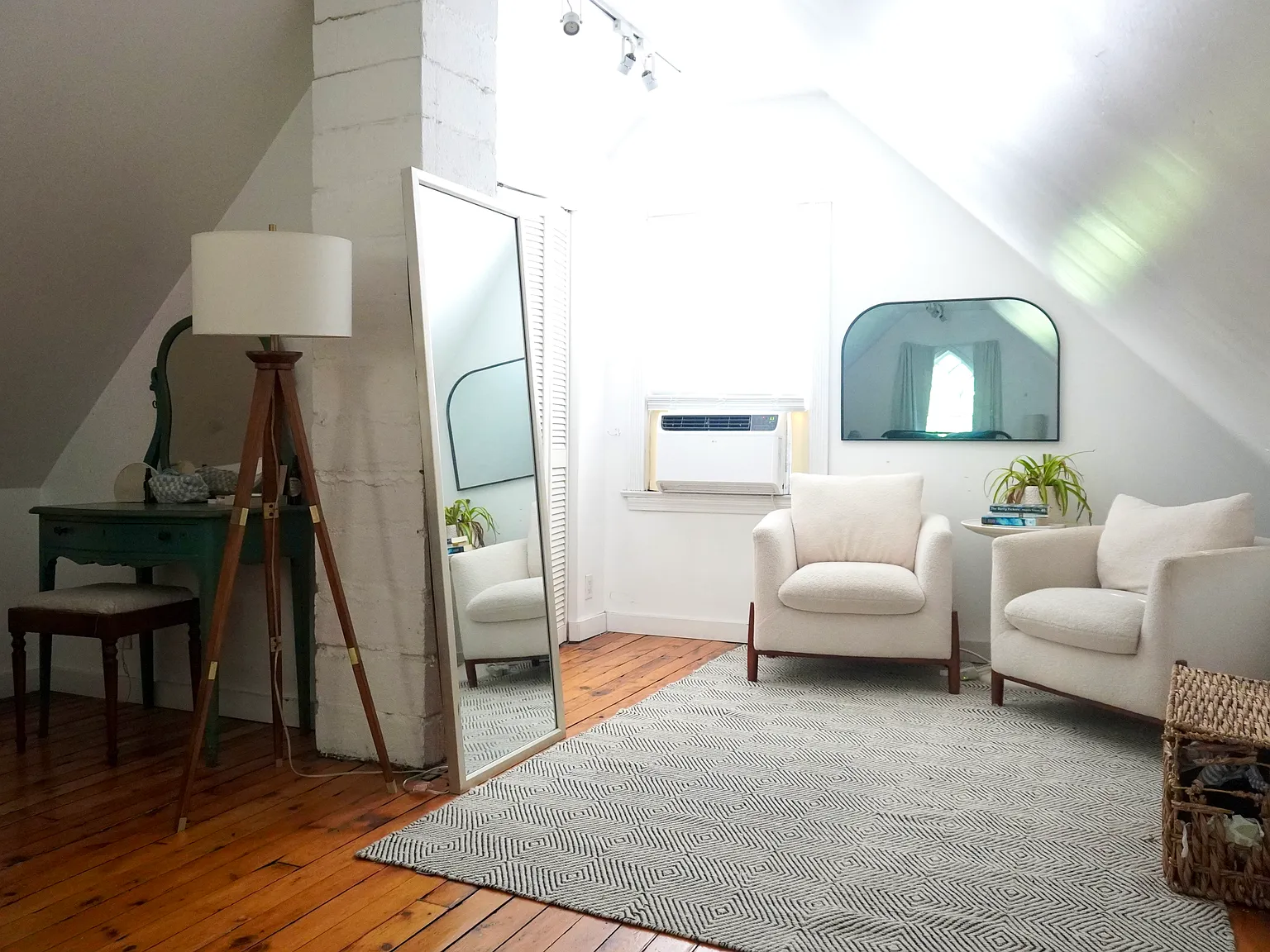 2 bed, 950 sqft, $1,900 — Photo 2