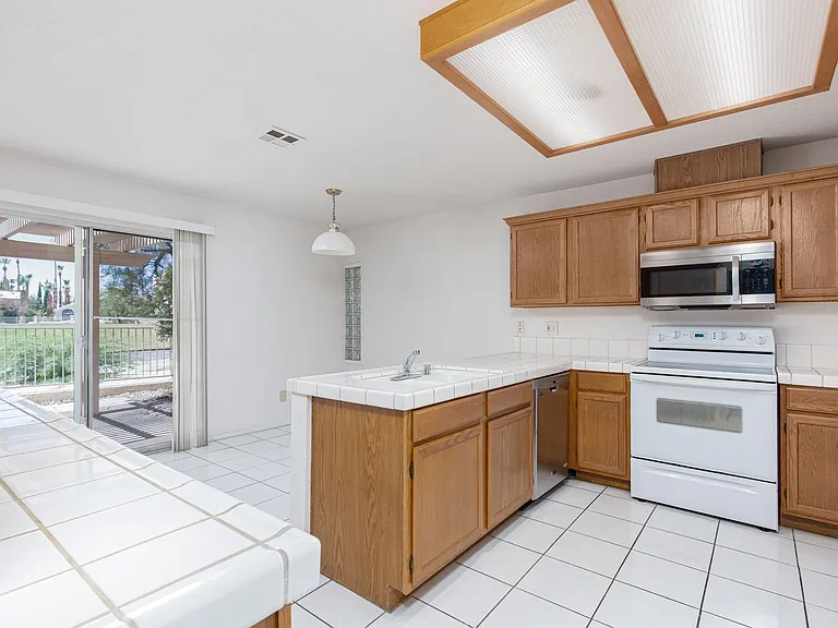 7281 Vista Bonita Dr — Photo 6