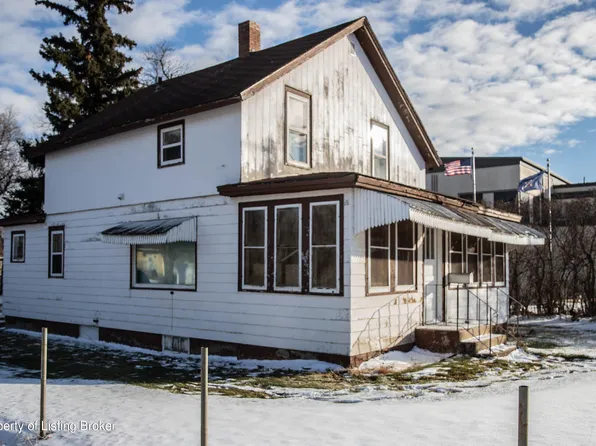 941 Main St, New England, ND 58647
