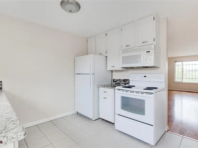 444 Gladiola St — Photo 9