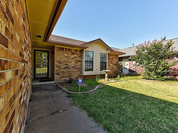 3rd image of 1208 SW 100th Ter