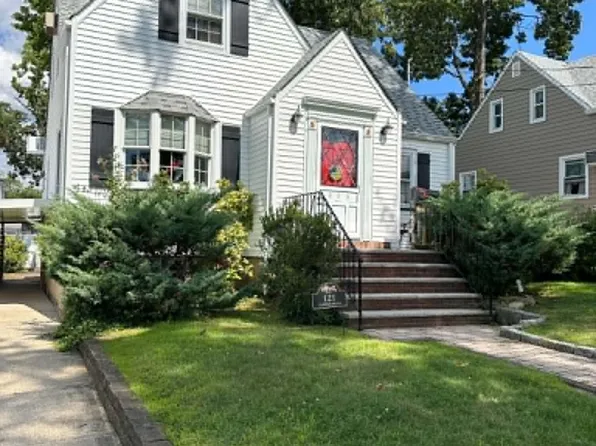 121 Elmwood Ave, Staten Island, NY 10308