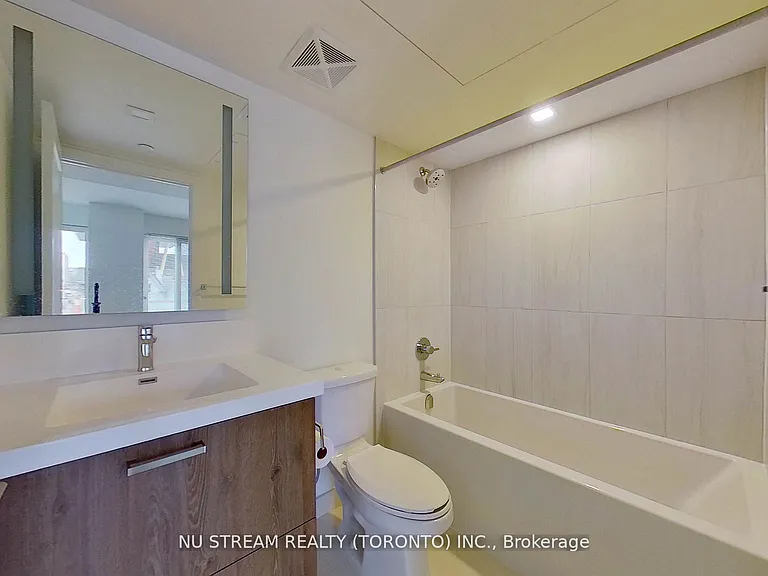 50 McCaul St #405 — Photo 17