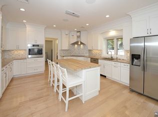 112 Linden St, Wyckoff, NJ 07481