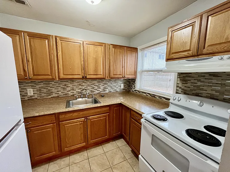912 Druid Cir — Photo 11