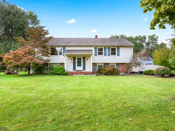 4 Walnut Ter, East Hanover Twp., NJ 07936