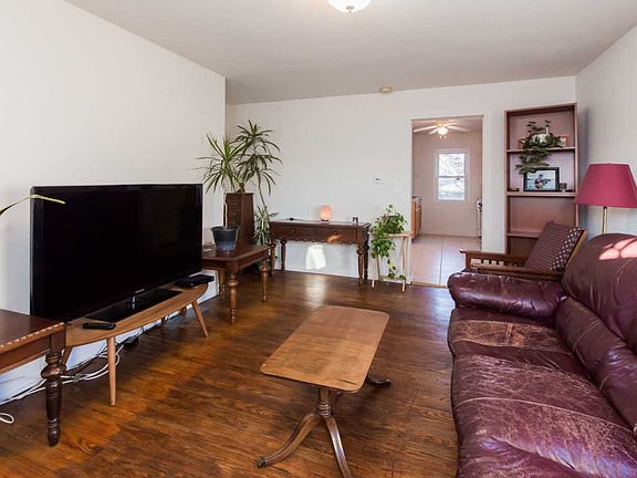 3rd image of 10438 W Lyndale Ave