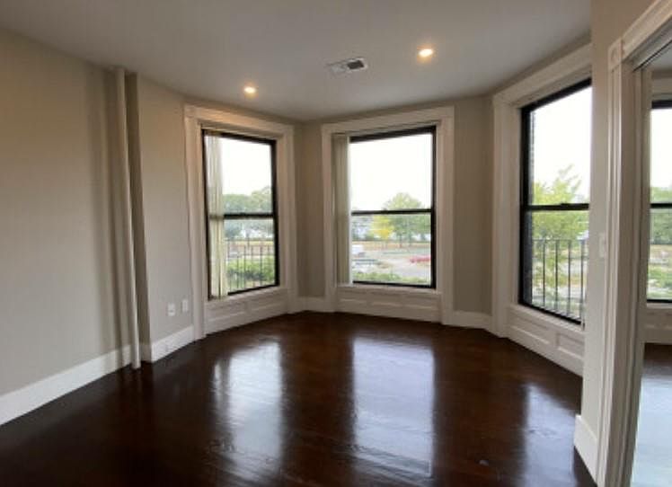 2nd image of 37 Gordon St #2