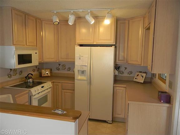 3rd image of 6954 W Cherry St
