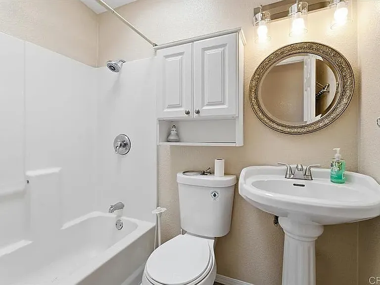 1032 Iris Ave — Photo 6