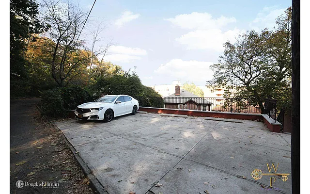 Rented by Douglas Elliman | media 19