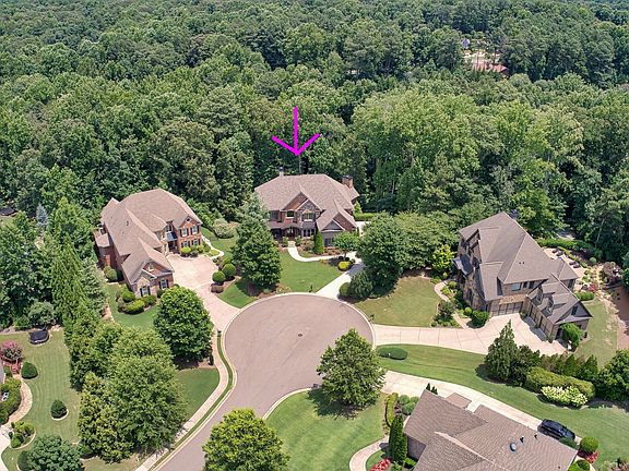 Perfectly quiet street   