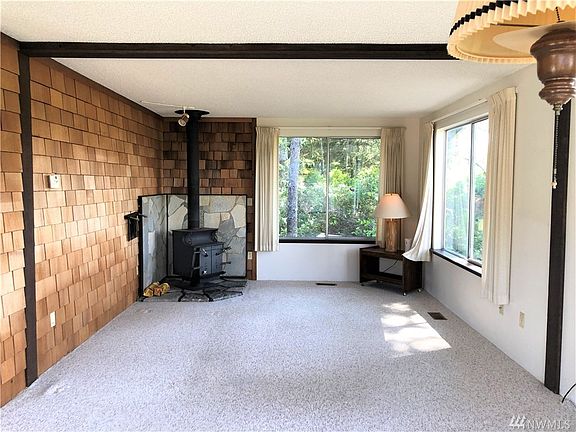 3rd image of 357 Dolphin Ave NE