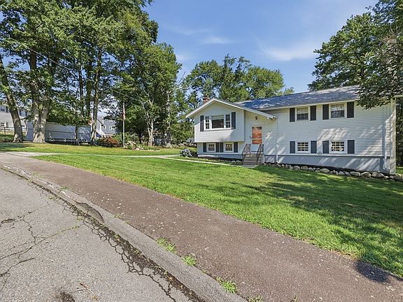 3rd image of 28 Trinity Dr