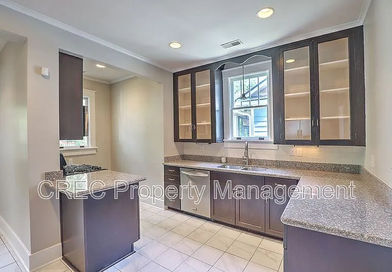 831 Rutledge Ave — Photo 8