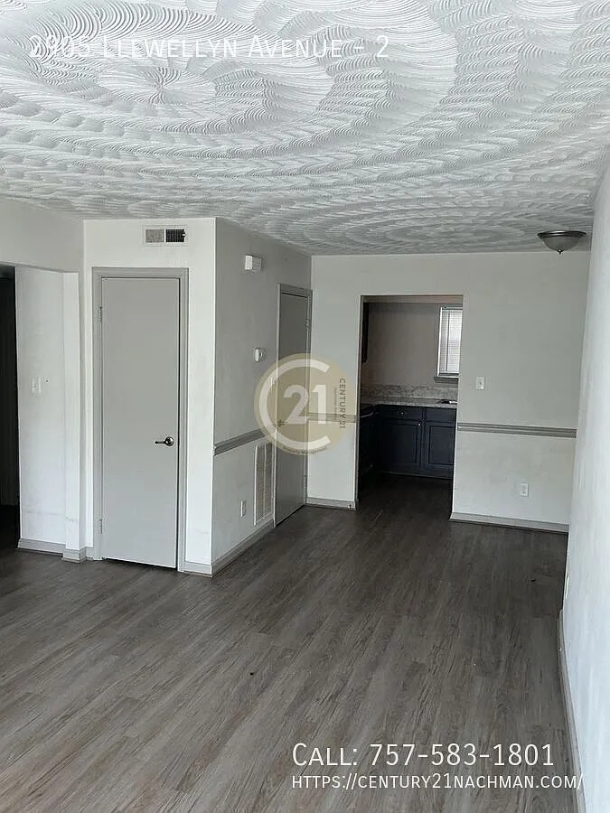 Spacious two bedroom with updated kitchen. — Photo 2