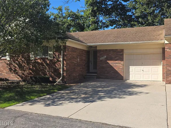 30821 Underwood Dr #15, Roseville, MI 48066