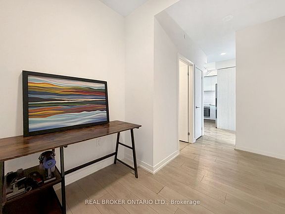 5th image of 225 Sumach St #2412