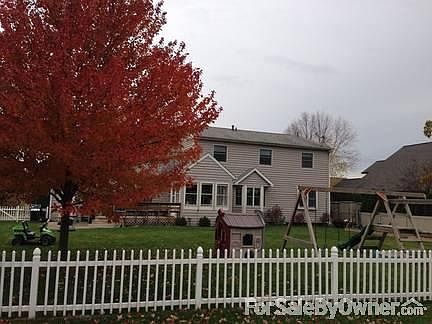 Back Yard
						:
						Spacious fenced-in backyard.