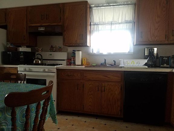 5th image of 39 Merriman Ave