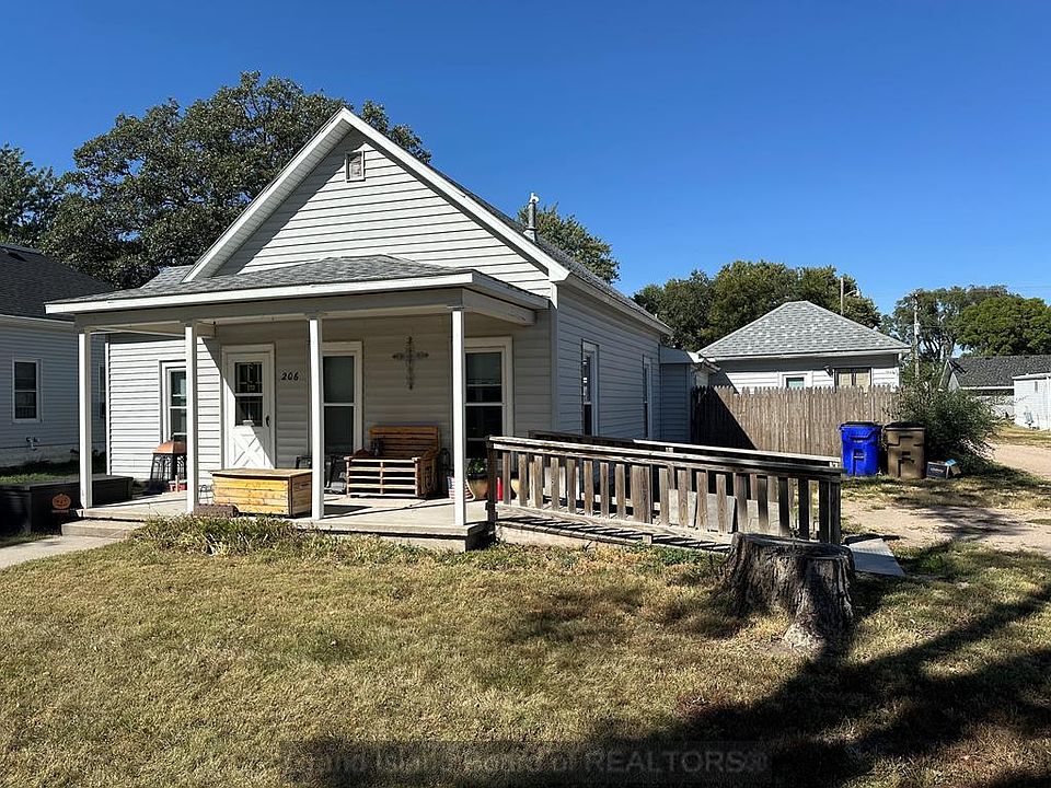 1st image of 206 E 13th Wood Riv NE